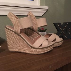 ❌SOLD❌ Merona Cream Colored Wedges